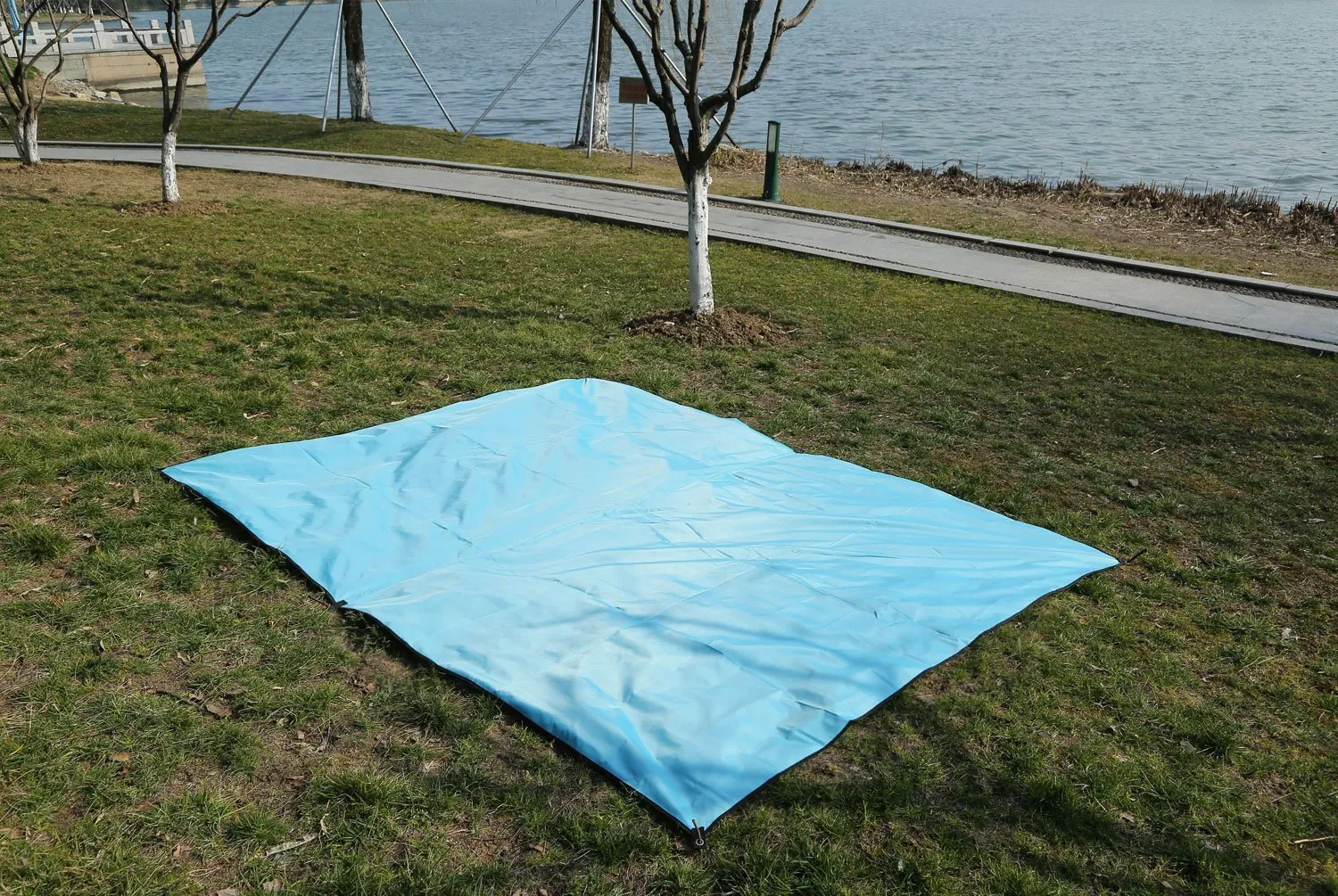 Outdoor Waterproof Camping Tent Footprint Groundsheet Blanket Mat for Outdoor Picnic Camping Mat Beach Tent Awning Sleeping Pads (82.7 118.1)